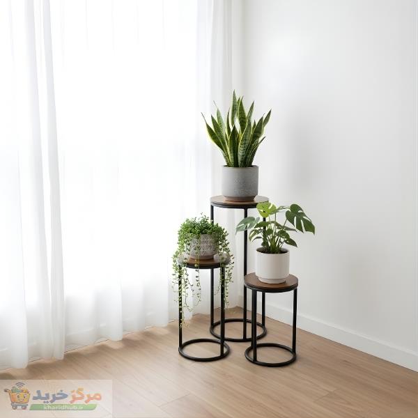 استند طبقاتی گلدان حٌبٌک مدل stf6000 مجموعه 3 عددی با طبقات چوبی مقاوم و اسکلت فلزی ضدزنگ، طراحی مینیمال و قابلیت چیدمان پلکانی برای فضای داخلی و دکوری مدرن